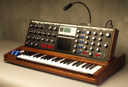 voyager synth minimoog